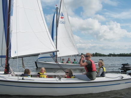 Segeln in eine Polyvalk Jolle